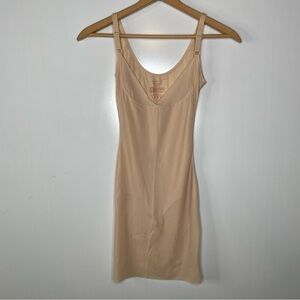 Assets Red Hot Label by Spanx Featherweight Firmers Open Bust Body Slip Small